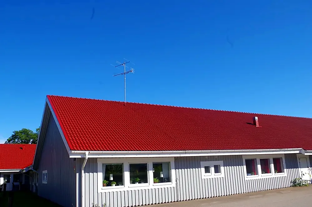 Kontroll och byte av takpannor på tegeltak